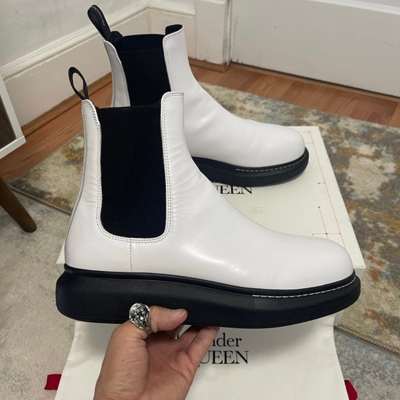 Men’s Size 10.5 (Euro Sz 43.5) Alexander McQueen Platform Leather Chelsea Boots - Picture 9 of 17